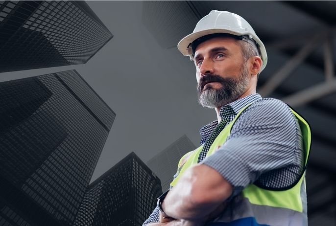 Engenheiro da Mendes Rodrigues com capacete branco